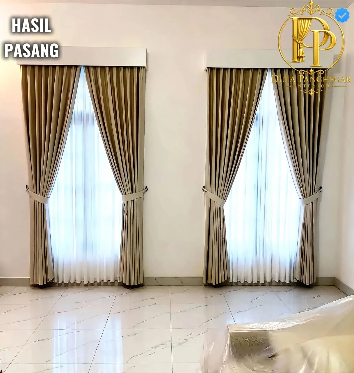 Interior dengan gorden elegan